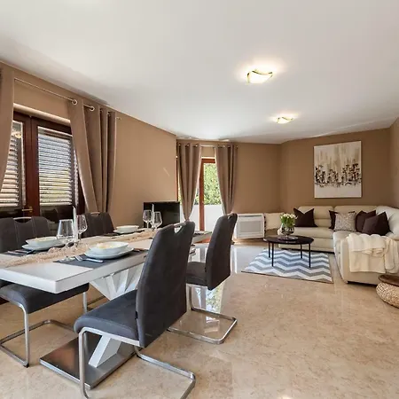Zen Luxury דירה *